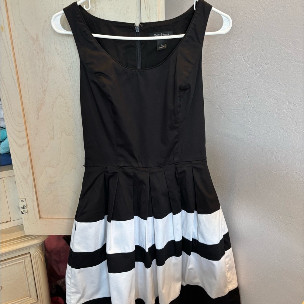 Beautiful White House Dress, Size 4.